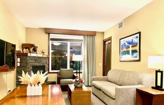 Falcon Crest Lodge 1 Bedroom Condo With Gym & Hot-Tubs & Mountain View Канмор Экстерьер фото