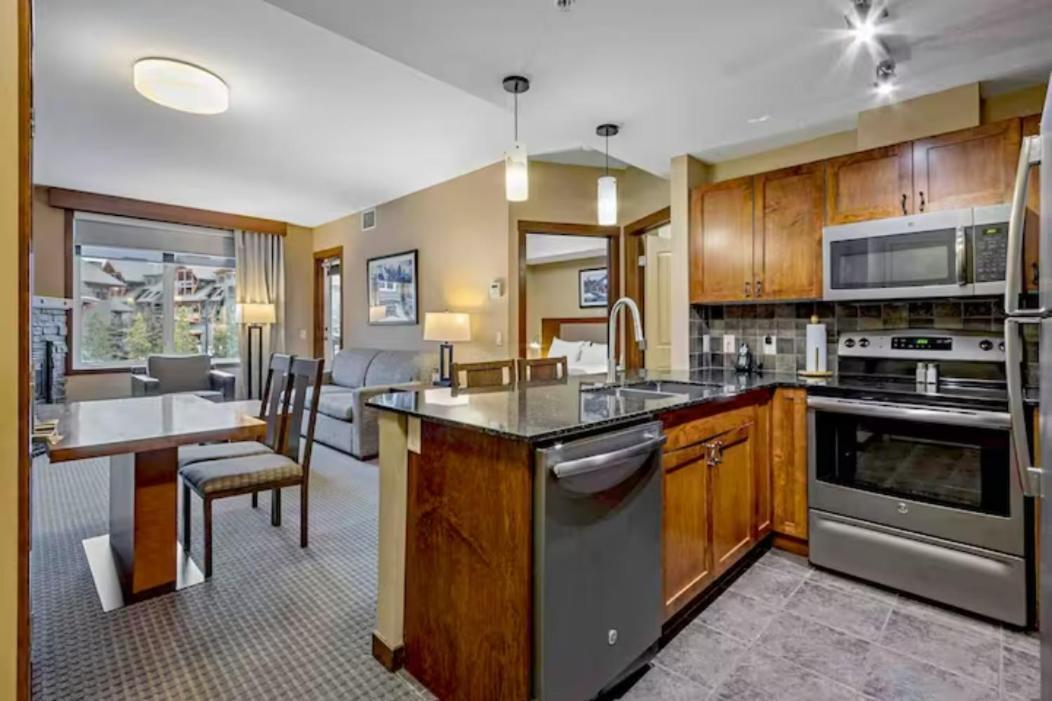 Falcon Crest Lodge 1 Bedroom Condo With Gym & Hot-Tubs & Mountain View Канмор Экстерьер фото